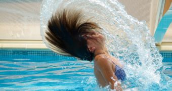 swimming-pool-830505_1280